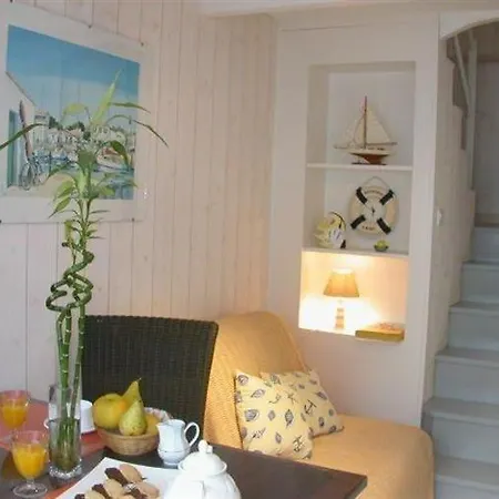 Locations De Le Clos Rhea Dom wakacyjny *