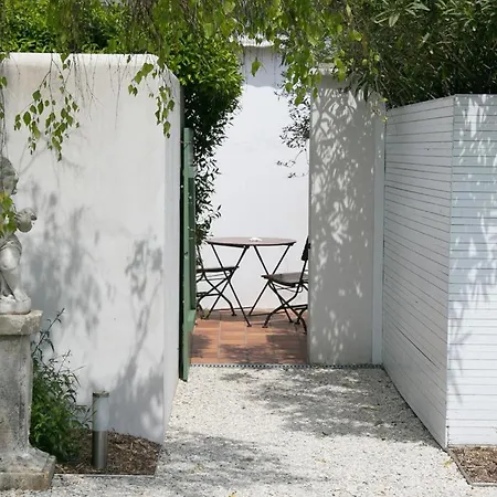 Locations De Le Clos Rhea Holiday home